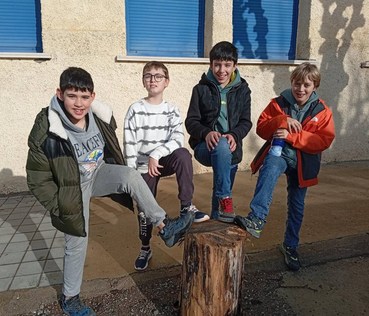 L'Elefant B contents - 