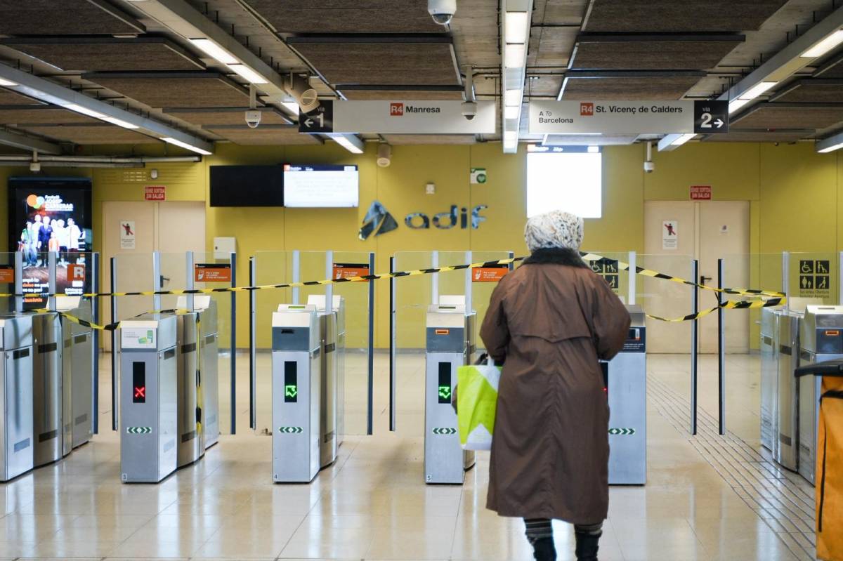 Sense servei de Rodalies, molts buscaven alternativa als FGC de Sabadell