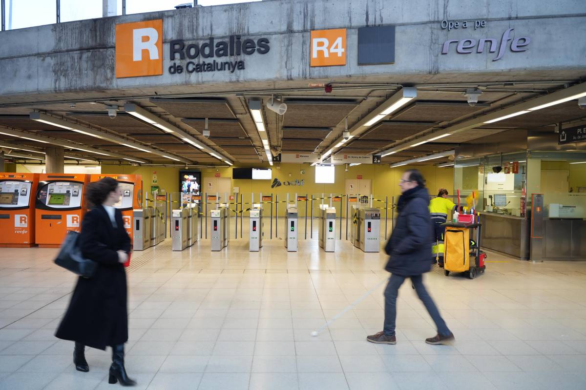 Sense servei de Rodalies, molts buscaven alternativa als FGC de Sabadell