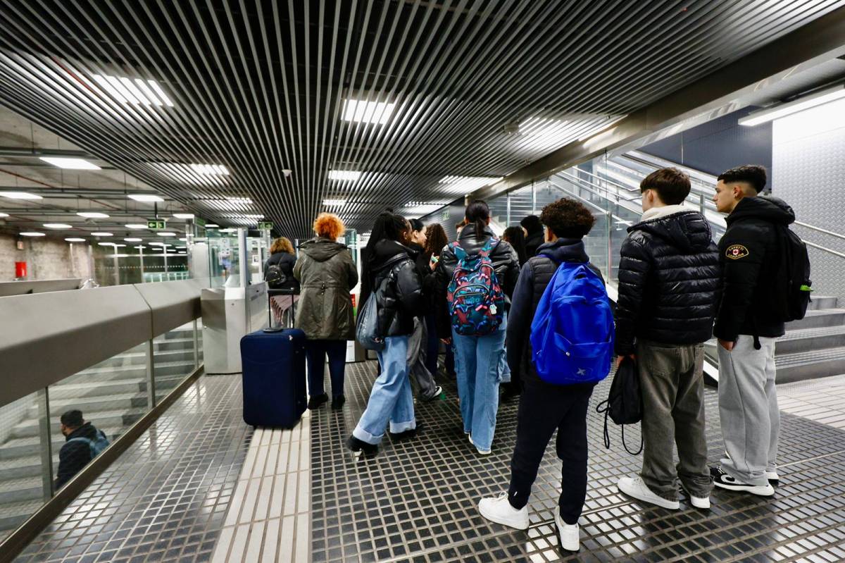 Sense servei de Rodalies, molts buscaven alternativa als FGC de Sabadell