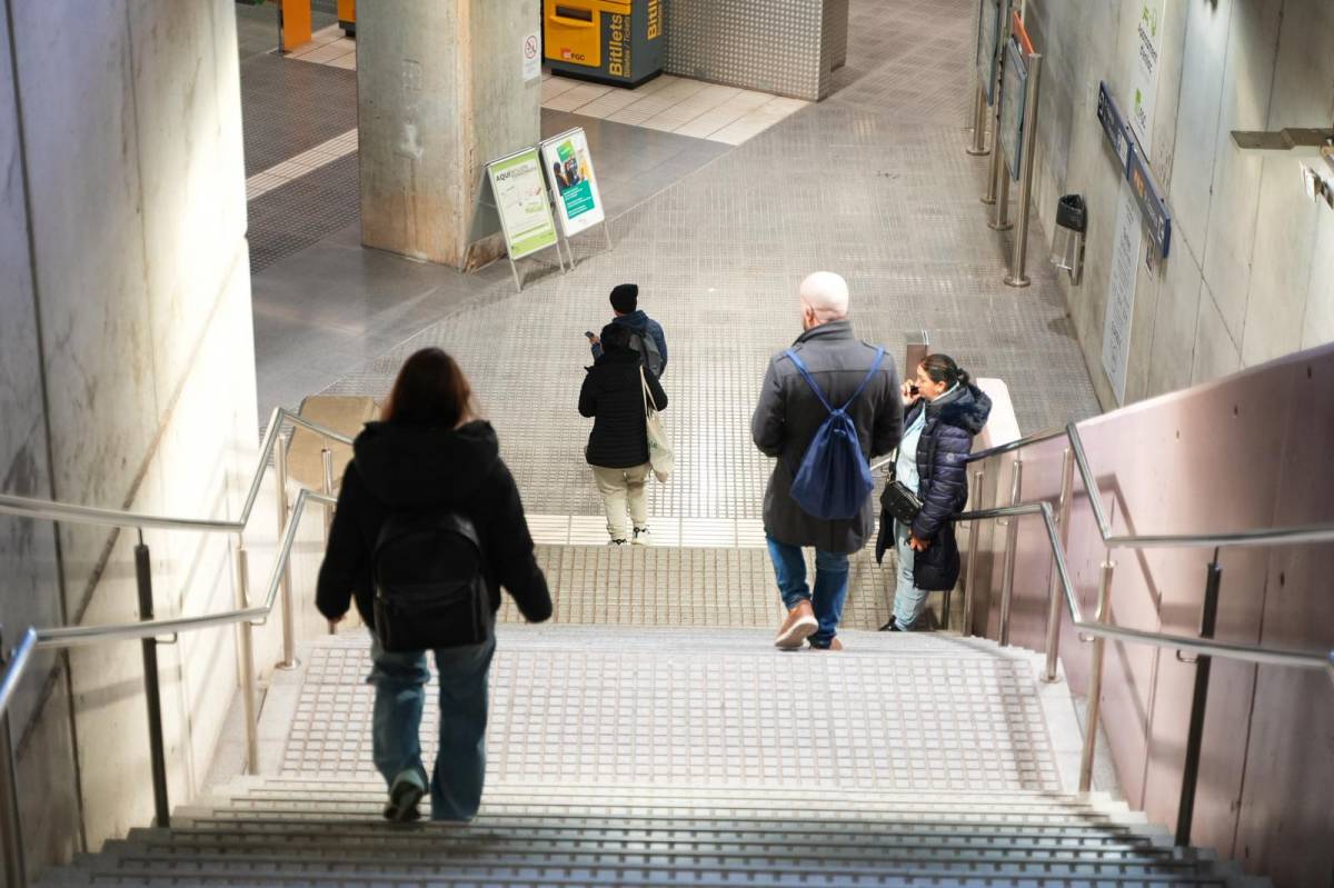 Sense servei de Rodalies, molts buscaven alternativa als FGC de Sabadell