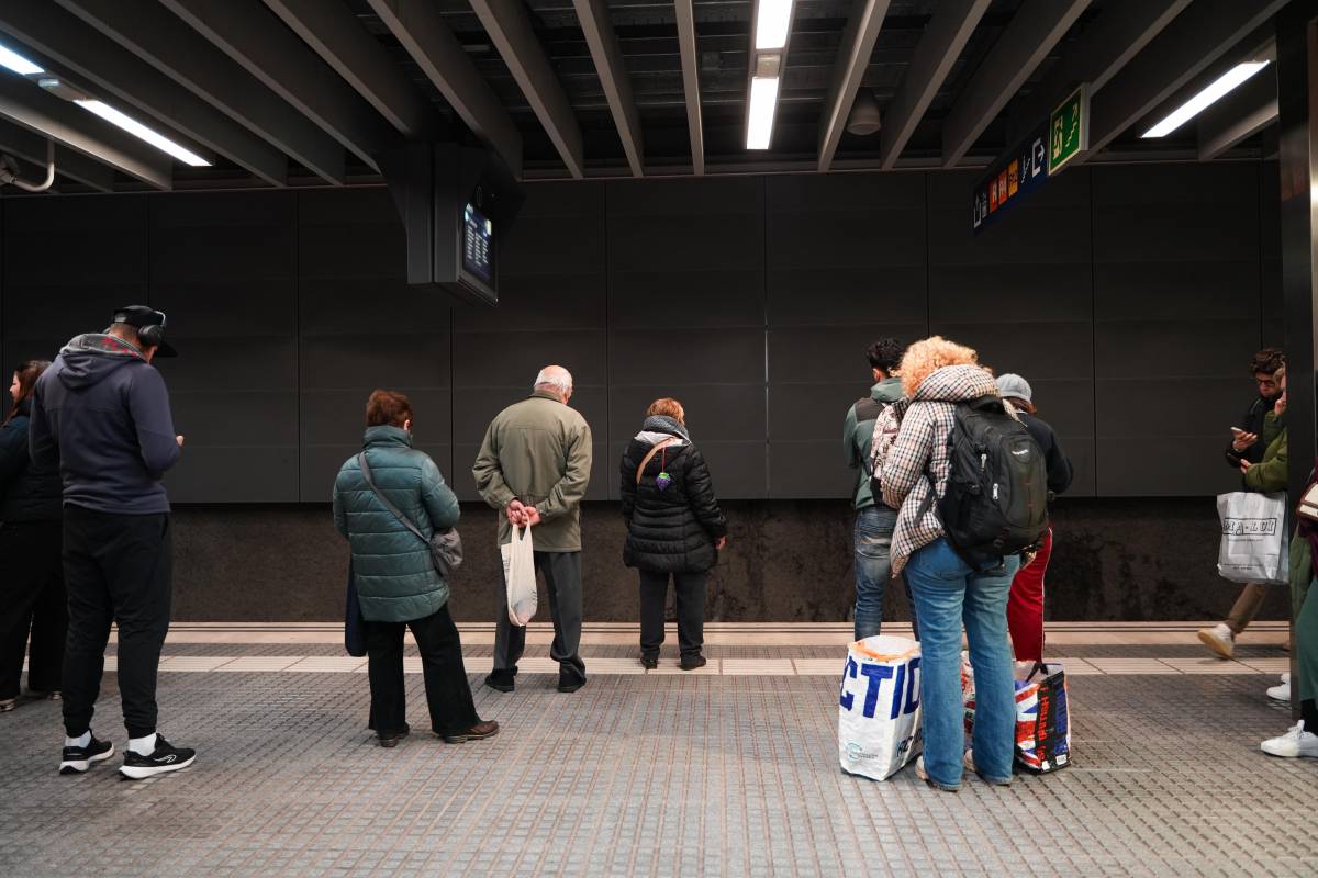 Sense servei de Rodalies, molts buscaven alternativa als FGC de Sabadell