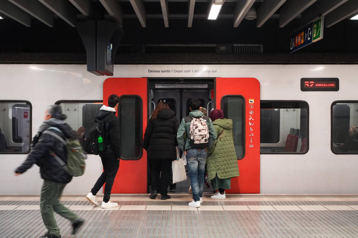 Sense servei de Rodalies, molts buscaven alternativa als FGC de Sabadell