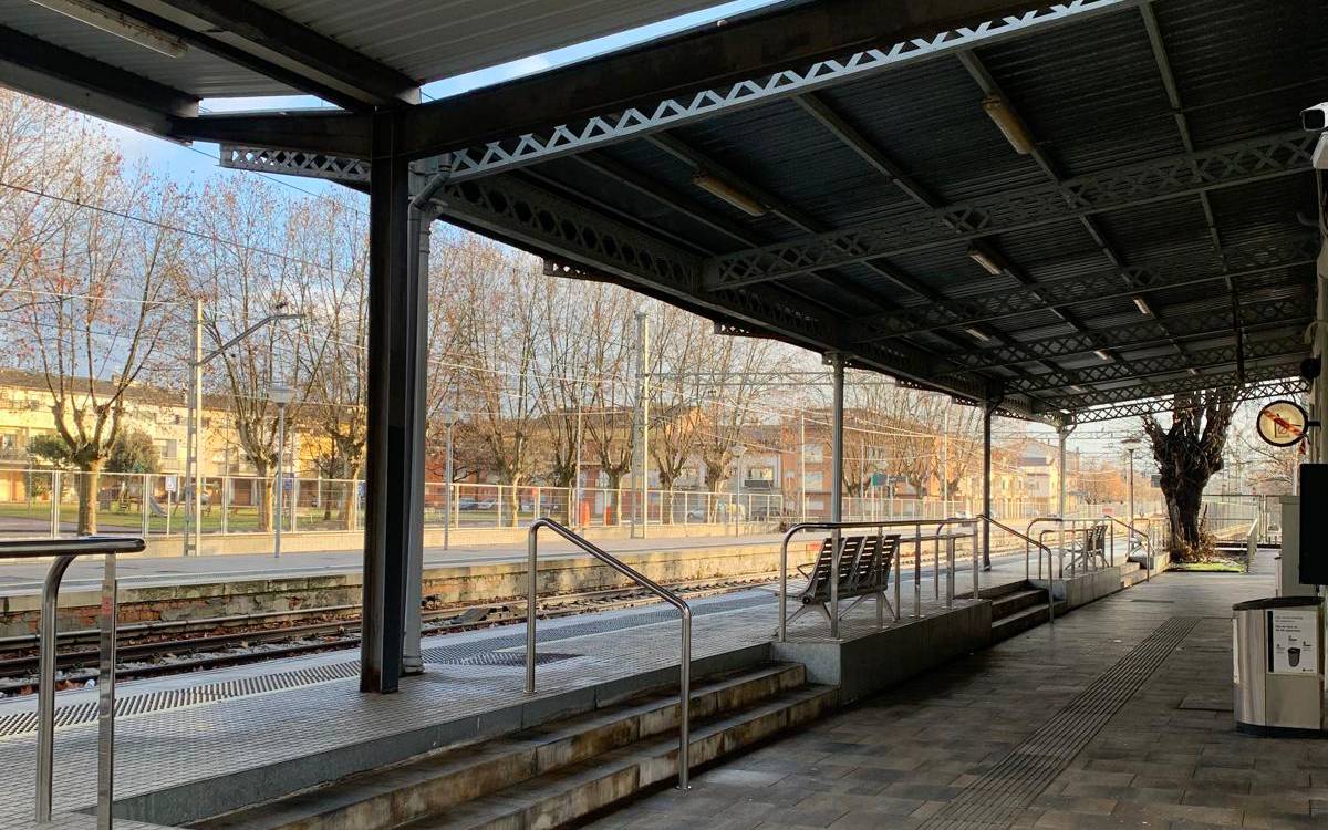 Estacions fantasma a l'R3 arran de la suspensió del servei a tota la xarxa ferroviària