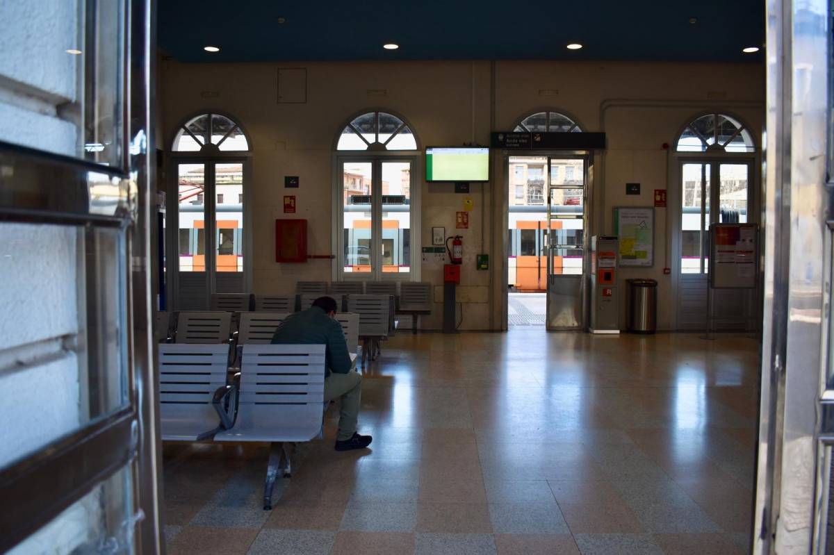 Interior de l`estació de tren de Tortosa, este dimecres al matí