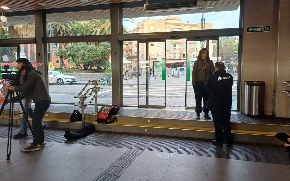Els usuaris de Renfe a Tarragona lamenten la falta d'informació i alternatives davant la suspensió del servei