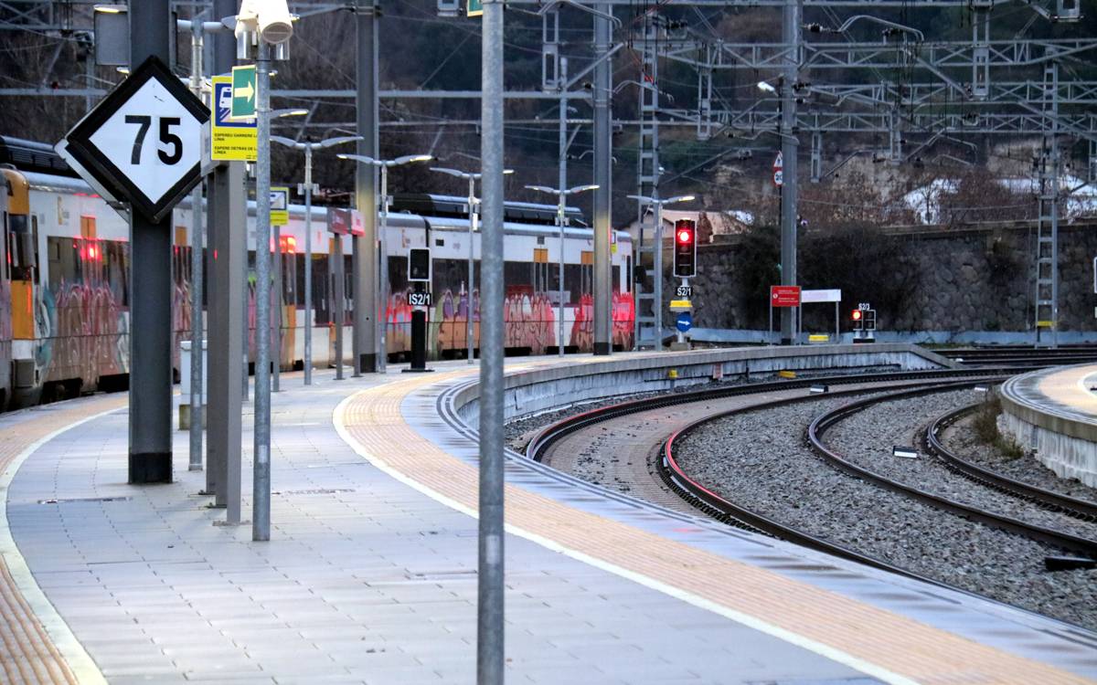 Una usuària de Manresa afectada per la suspensió de Rodalies: «No és avui, són molts dies i anys»