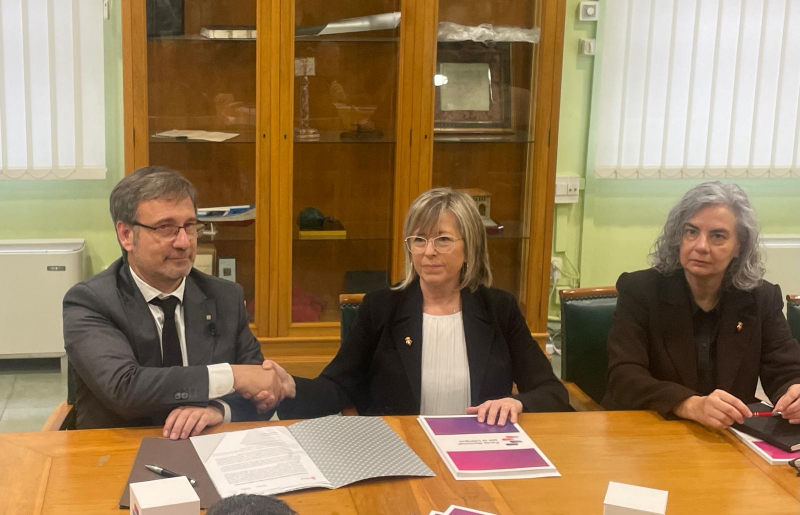 L`Ajuntament de Tortosa formalitza l`adhesió al Pacte Nacional per la Llengua amb el conseller Vila