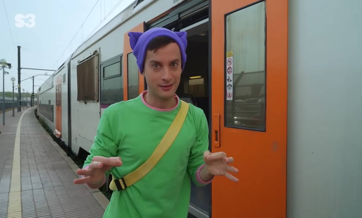 Titó va en un tren de Rodalies: el curiós capítol que emet el SX3 en plena suspensió del servei a tot el país