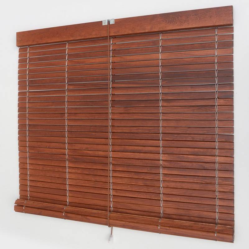 Persianes de fusta: descobreix l'elegància natural que transforma els espais catalans