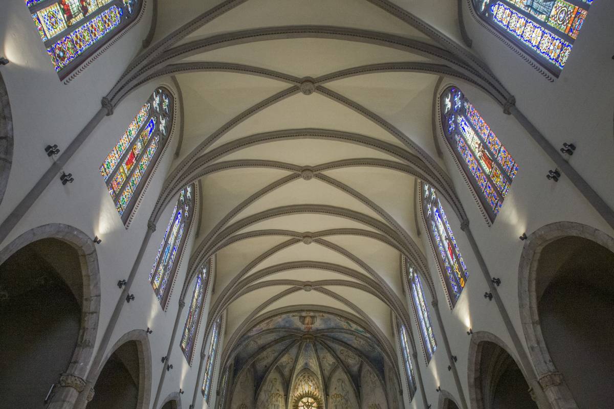 La Catedral del Sant Esperit finalitza les obres a la nau central: nou color de sostre i motllures restaurades