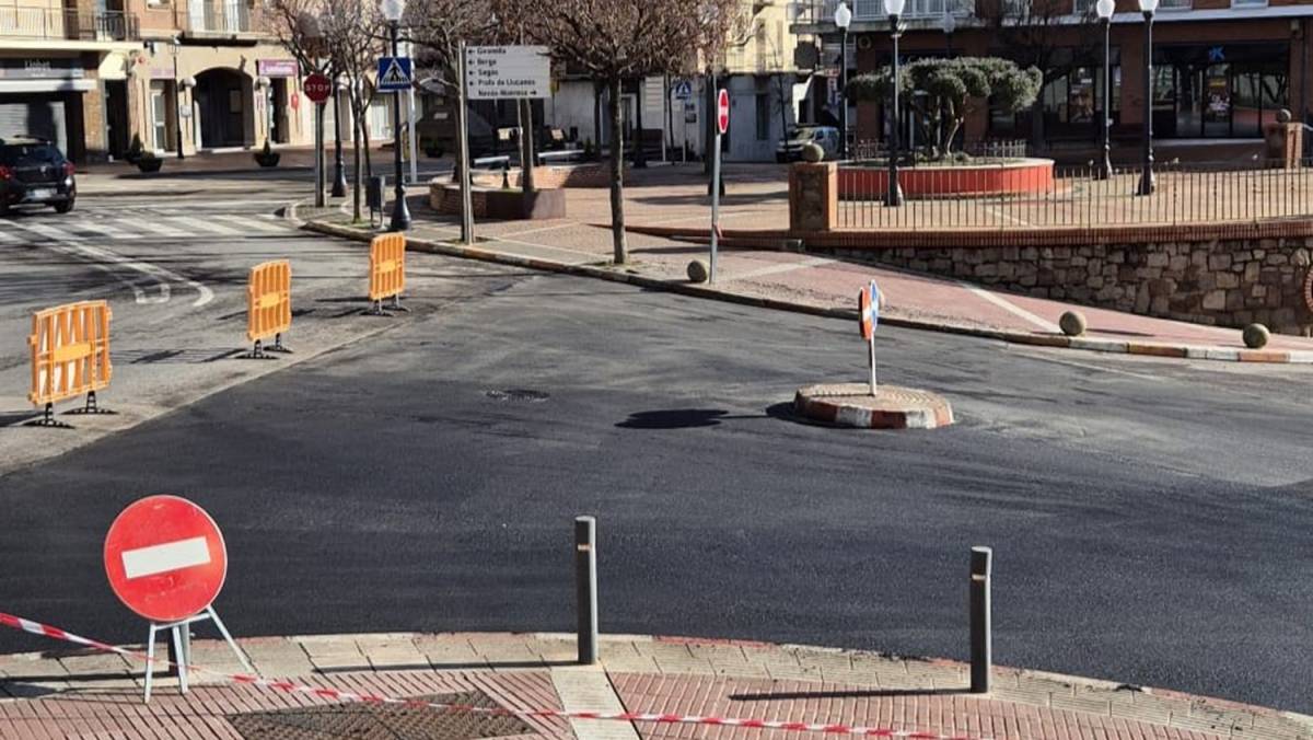 Puig-reig renova l'asfalt i millora l'accessibilitat al centre del poble