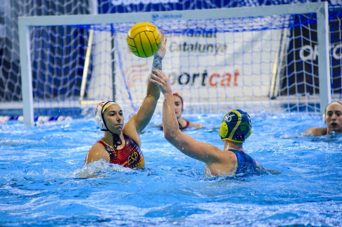 Irene González, en una acció del duel davant d`Austràlia a Can Llong