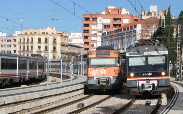 Els trens reprenen el servei a l'estació de Tortosa amb retards i pocs passatgers