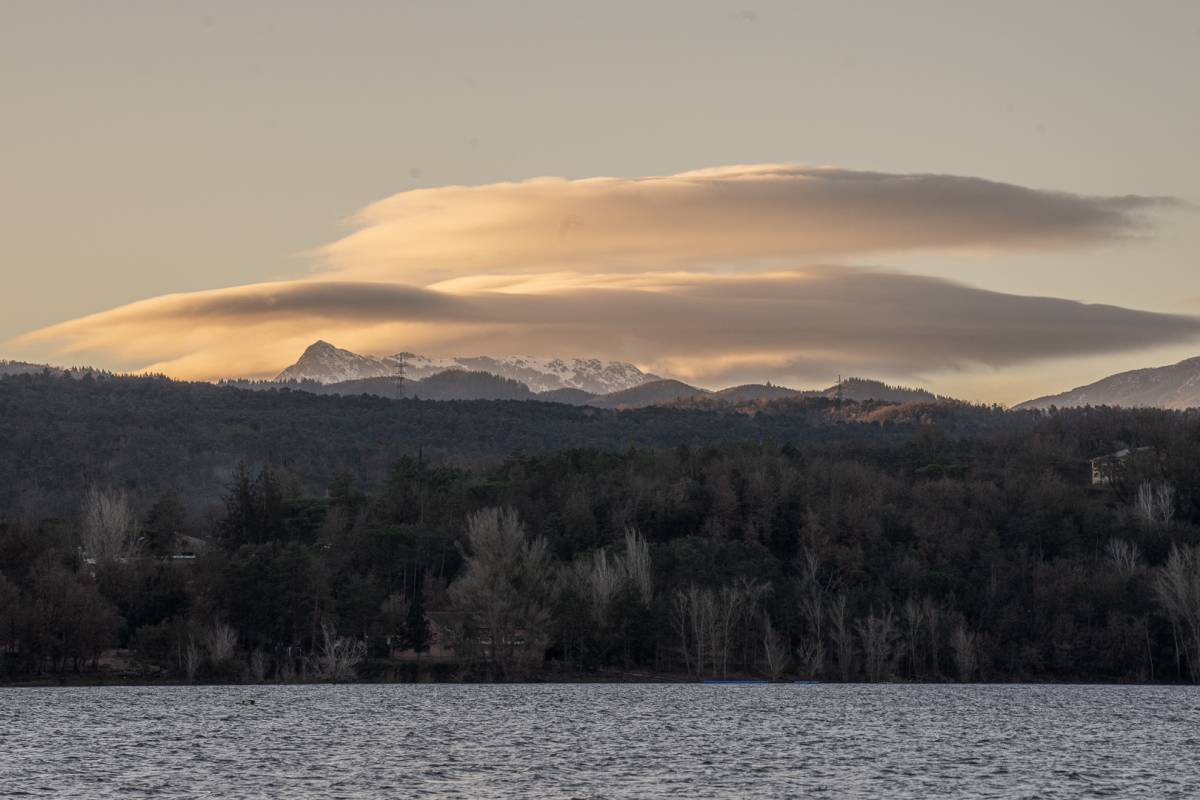 Vista del Montseny nevat des de Sau. - Carme Molist