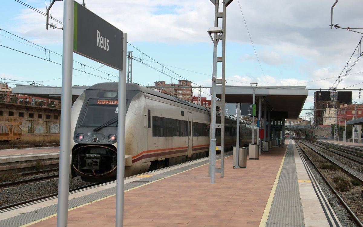 Una incidència a l'R-15 entela la represa dels trens regionals al Camp de Tarragona: «Estem una mica farts»