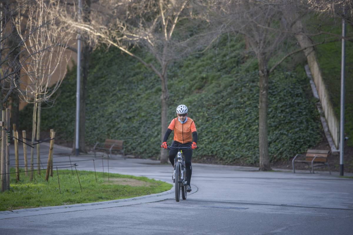 Un ciclista fent ruta per Vallparadís - Alberto Tallón Un ciclista fent ruta per Vallparadís