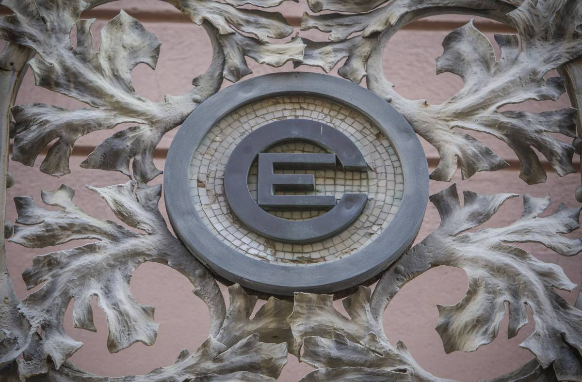 Saps on són... Les sigles d’una societat de l’antigor?