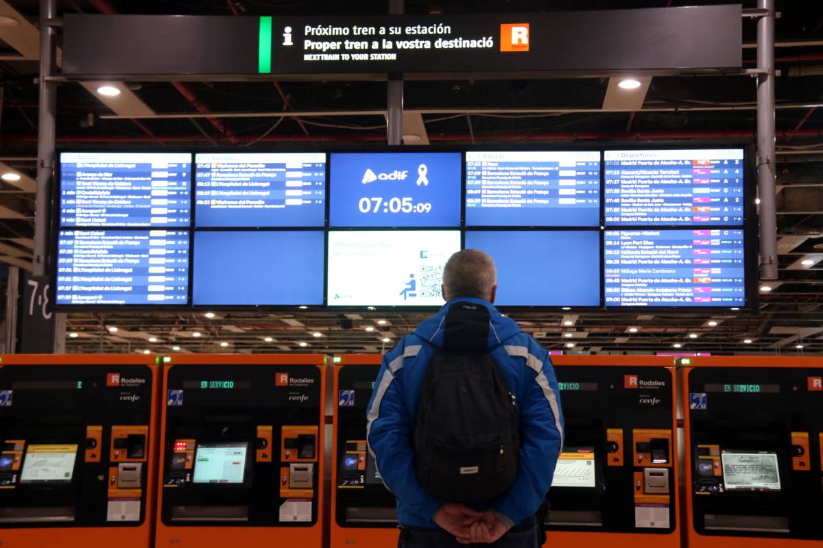 Renfe reinicia el servei de manera parcial pel risc d'esllavissades