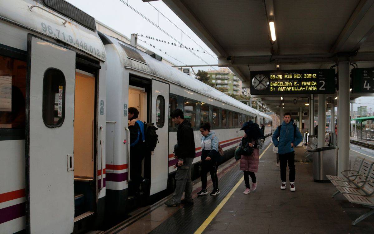 Desconcert entre els usuaris de regionals a Tarragona en una nova jornada crítica a la xarxa ferroviària