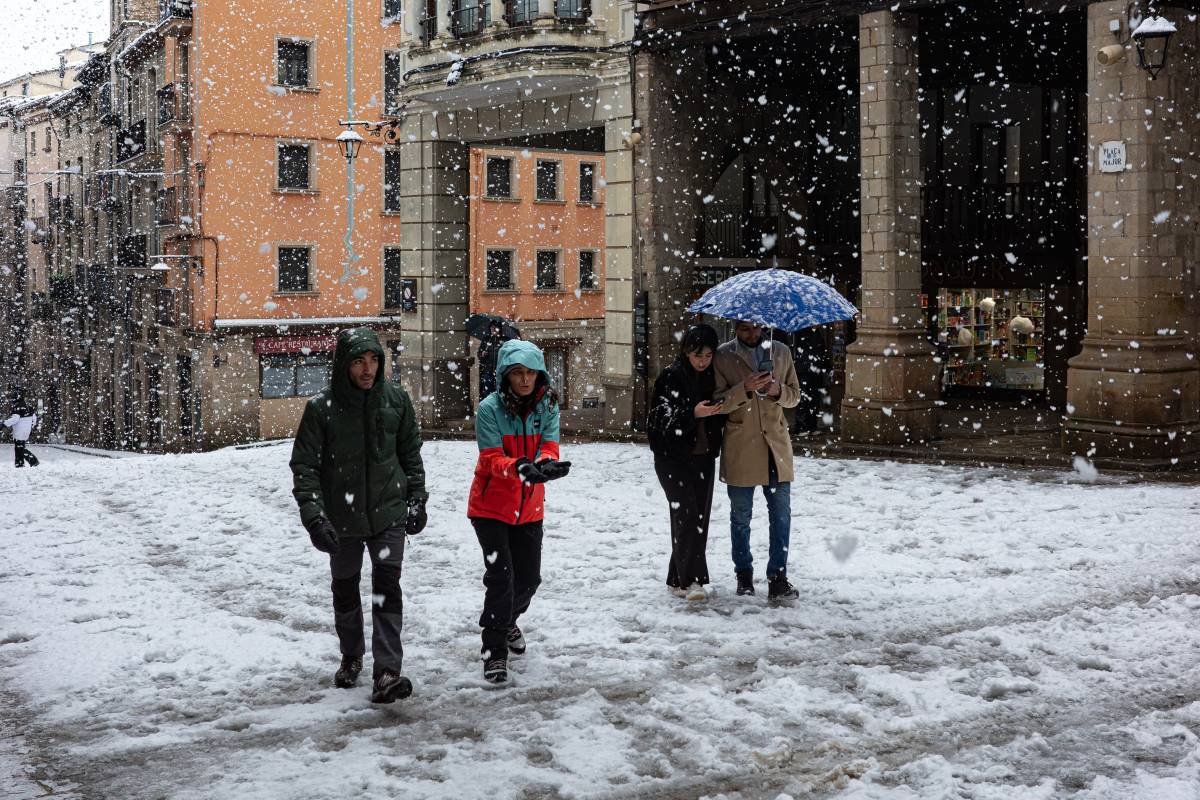 La plaça Major de Solsona durant la nevada  - Jordi Borràs 