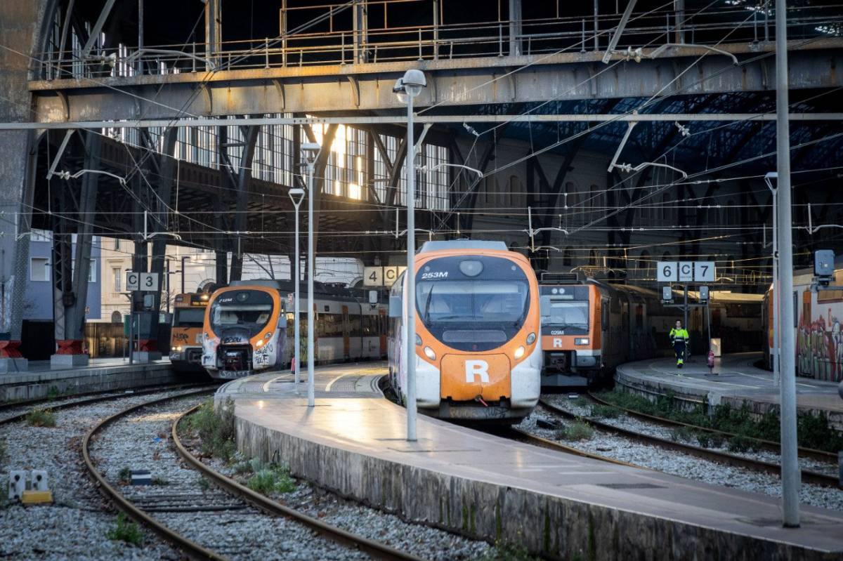 Rodalies, fora de servei per la caiguda del centre de control d'Adif a l'estació de França