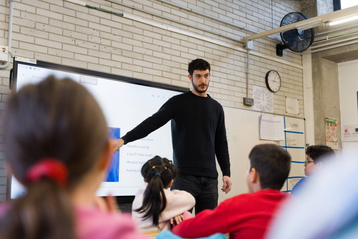 El Ryan, davant d`alumnes de primària de l`escola Torreguitart