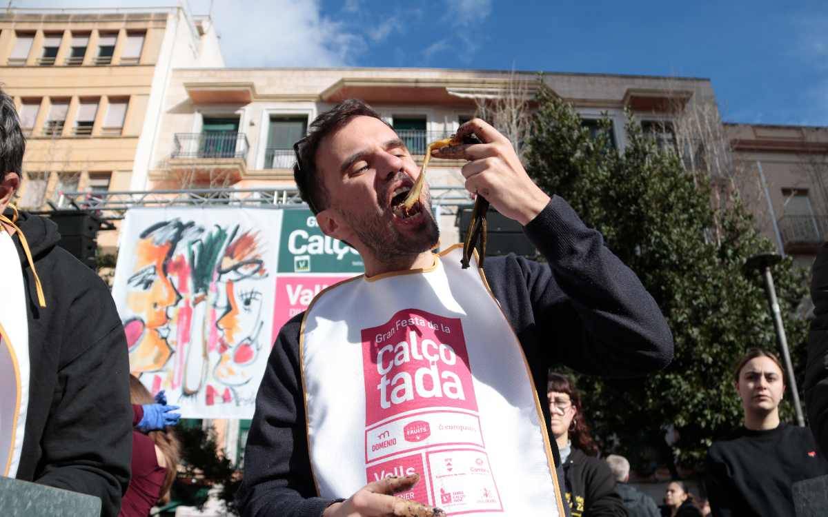  Xavier Currius, el noi que ha guanyat el Concurs de Menjar Calçots de Valls amb 109 unitats en 45 minuts