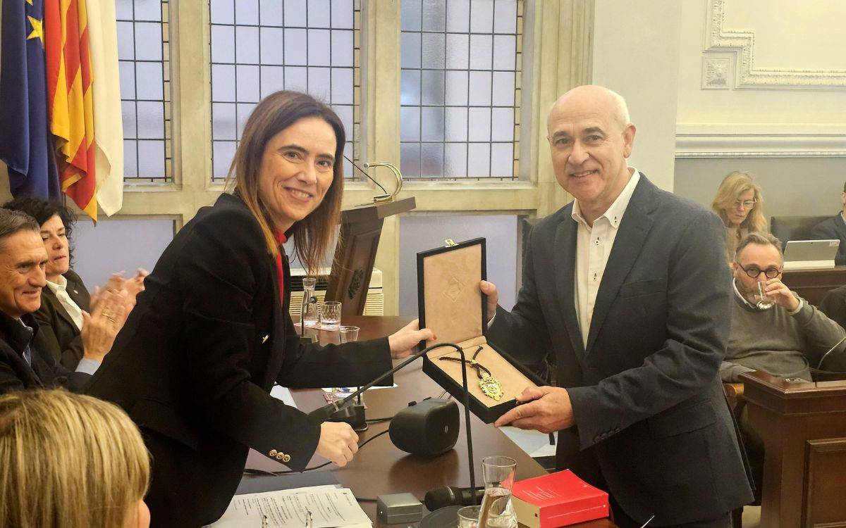 Francisco Tiñena pren possessió com a nou regidor de l'Ajuntament de Reus