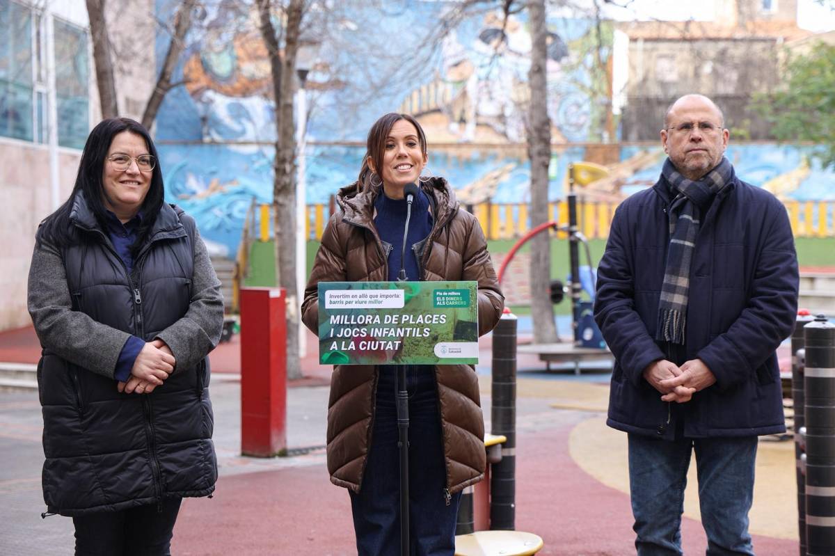 L`alcaldessa Marta Farrés amb la tinenta d`alcaldessa Mar Molina i el regidor Antonio Rodríguez Galián