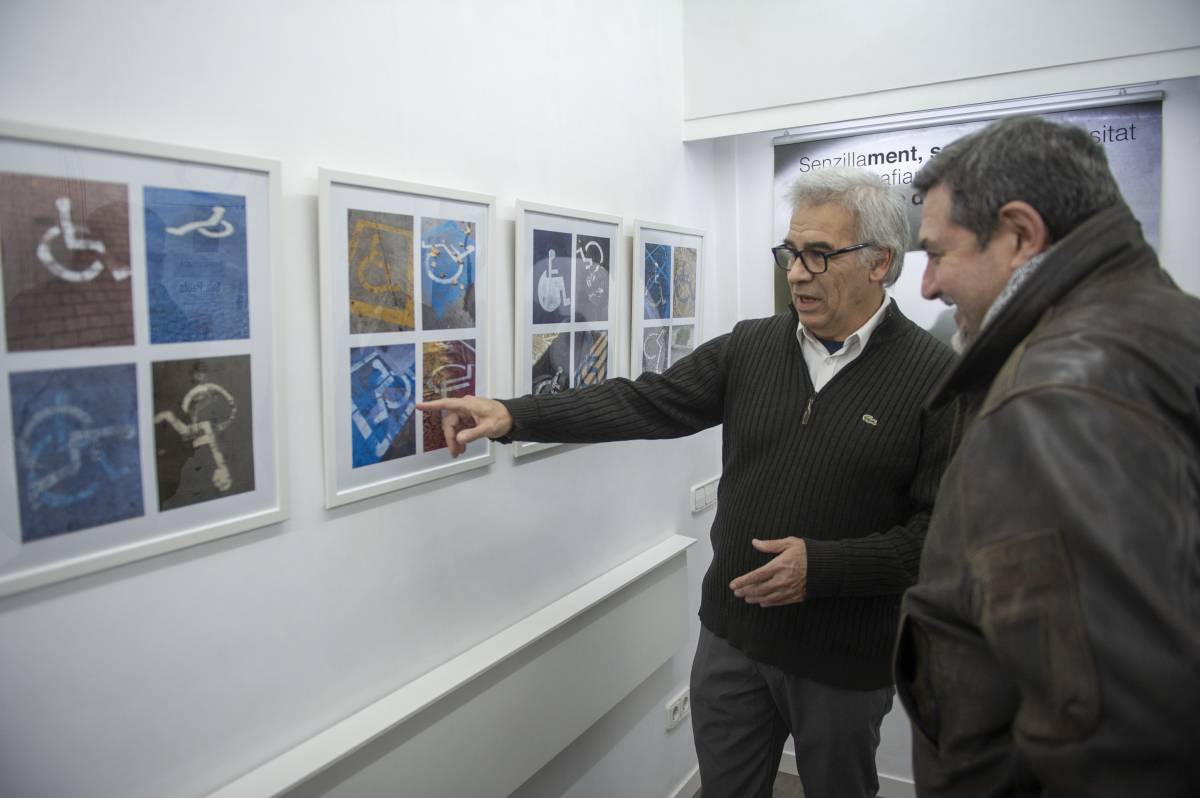 Farrés explicant una de les seves sèries - Alberto Tallón Farrés explicant una de les seves sèries