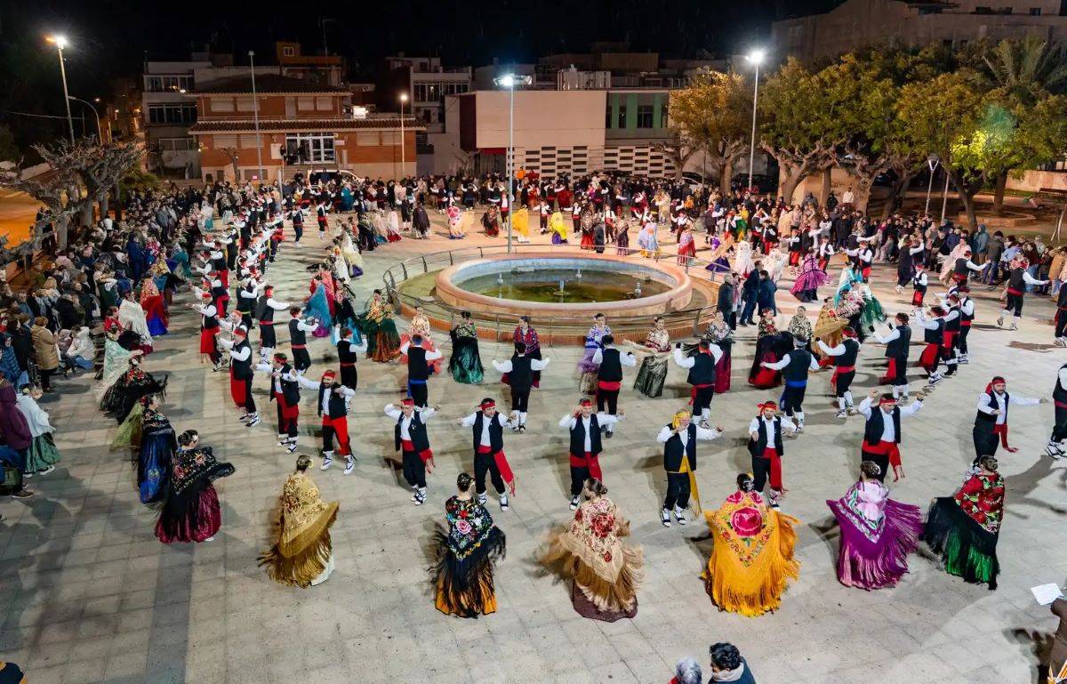 Alcanar viu un Sant Antoni d’homenatges amb 261 parelles de ball