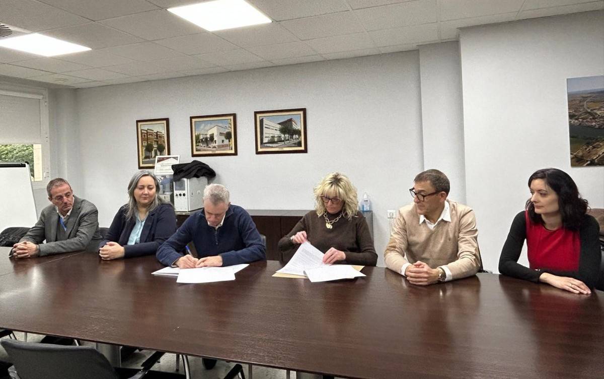 L’Hospital d'Amposta i Apasa signen un conveni per millorar l’atenció sociosanitària a persones amb discapacitat intel·lectual i del desenvolupament