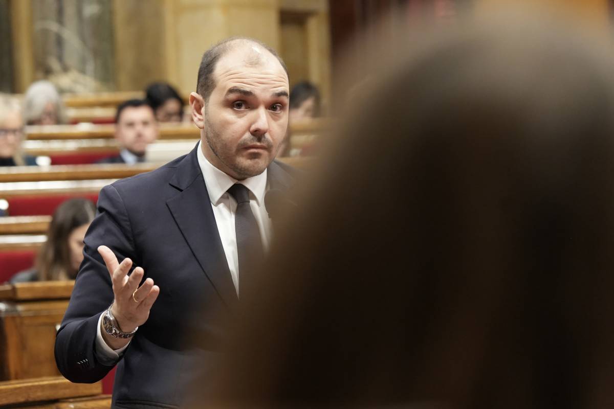 El Govern es compromet amb els Comuns a mantenir la rebaixa del transport públic tota la legislatura