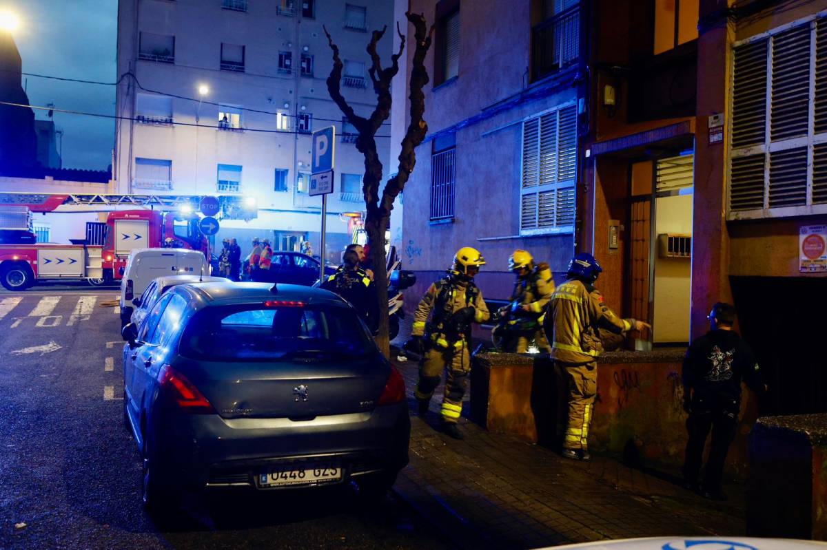 Incident de gas al carrer de la Rioja - Juanma Peláez Incident de gas al carrer de la Rioja