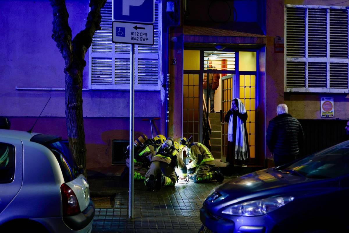 Incident de gas al carrer de la Rioja - Juanma Peláez Incident de gas al carrer de la Rioja