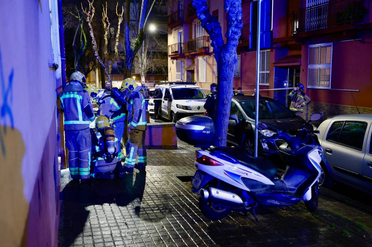 Incident de gas al carrer de la Rioja - Juanma Peláez Incident de gas al carrer de la Rioja