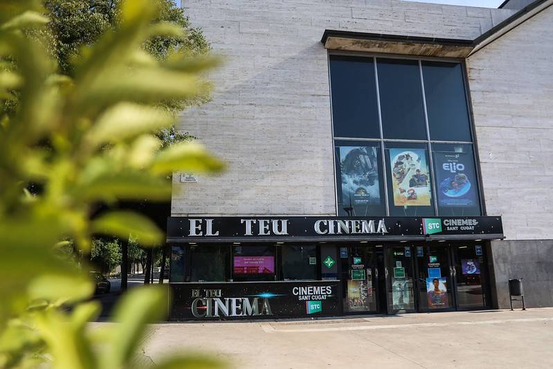 Exterior dels Cinemes Sant Cugat