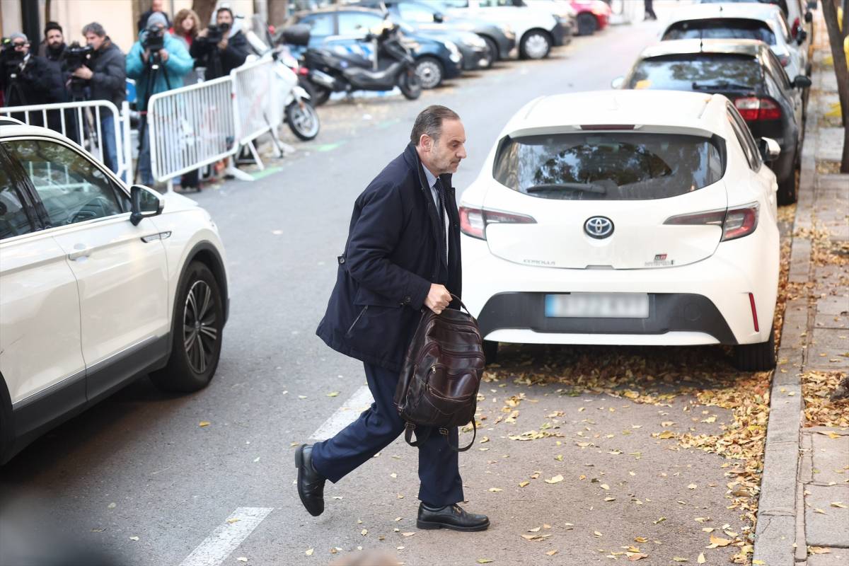 Ábalos deixa l'acta de diputat i perd l'aforament