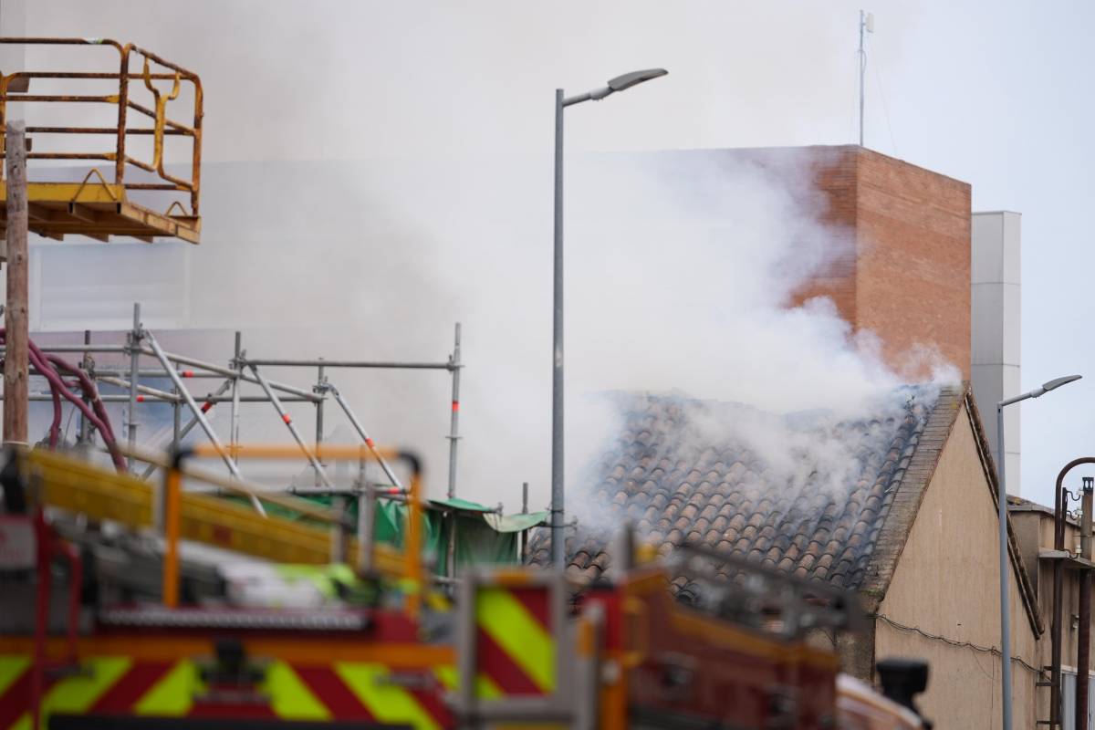 Incendi a Sabadell, a la zona de Covadonga, en una nau ocupada