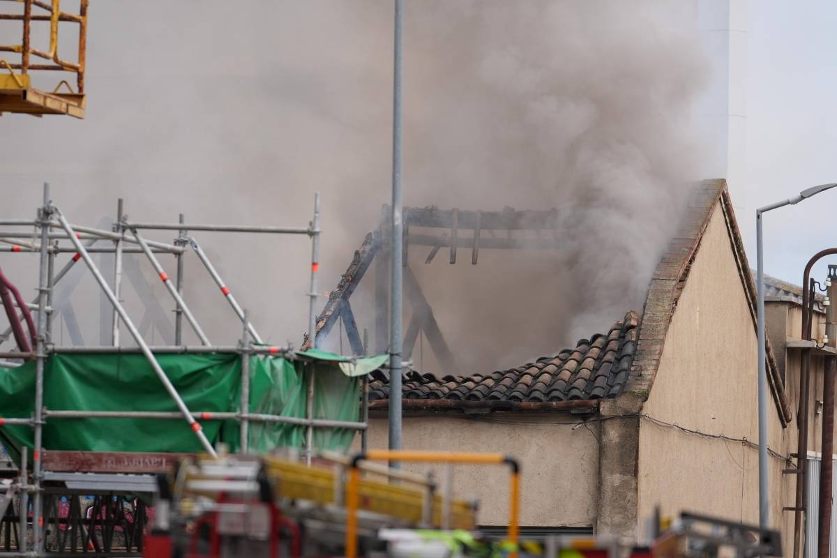 Incendi a Sabadell, a la zona de Covadonga, en una nau ocupada
