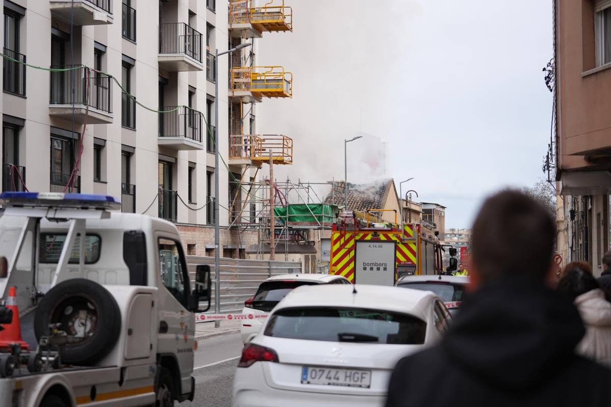 Incendi a Sabadell, a la zona de Covadonga, en una nau ocupada