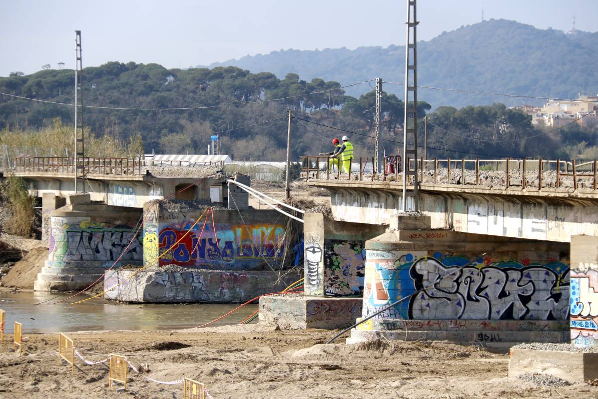 El pont de l`R1, entre Malgrat de Mar i Blanes, danyat pel temporal Gloria el gener de 2020