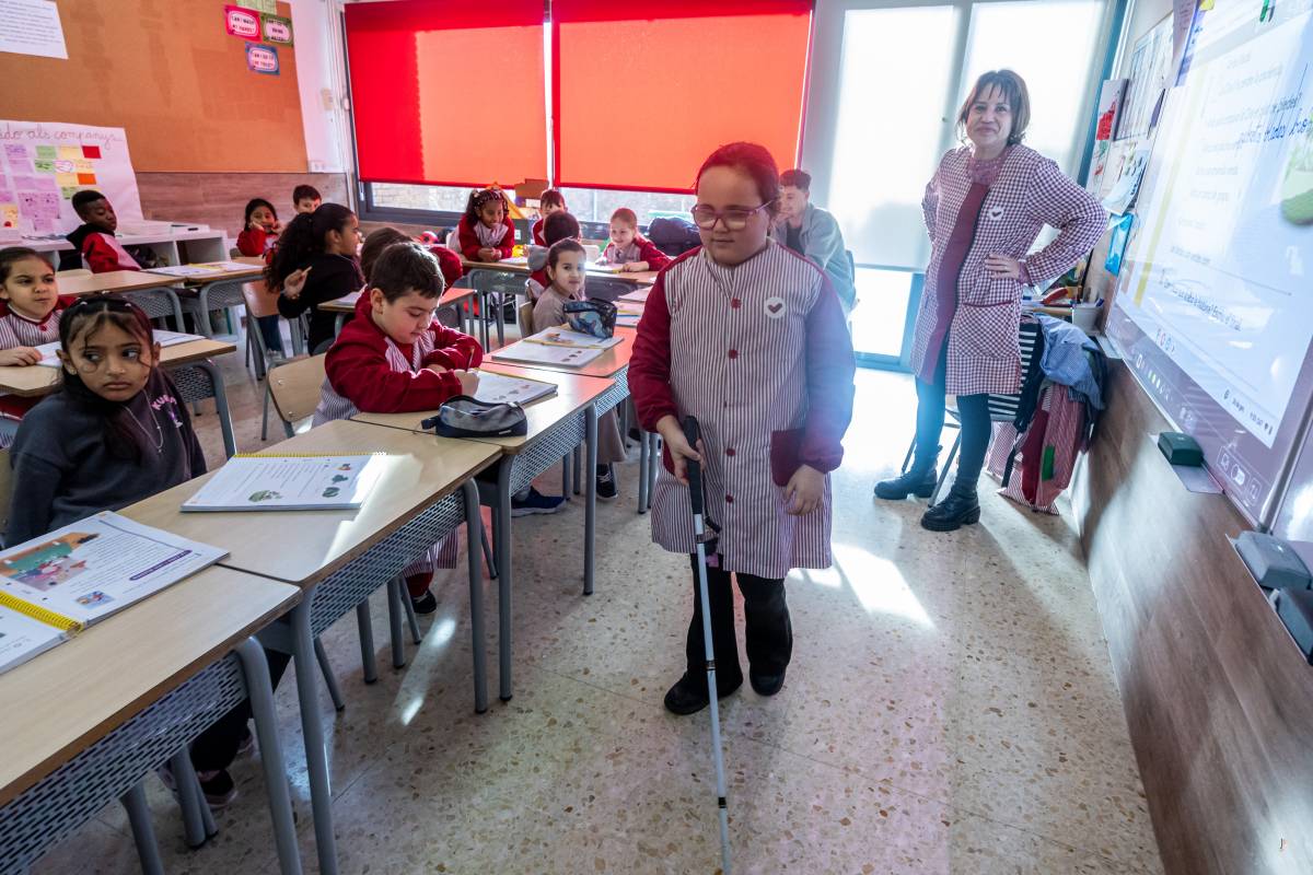 La Yumara, sortint de la seva aula