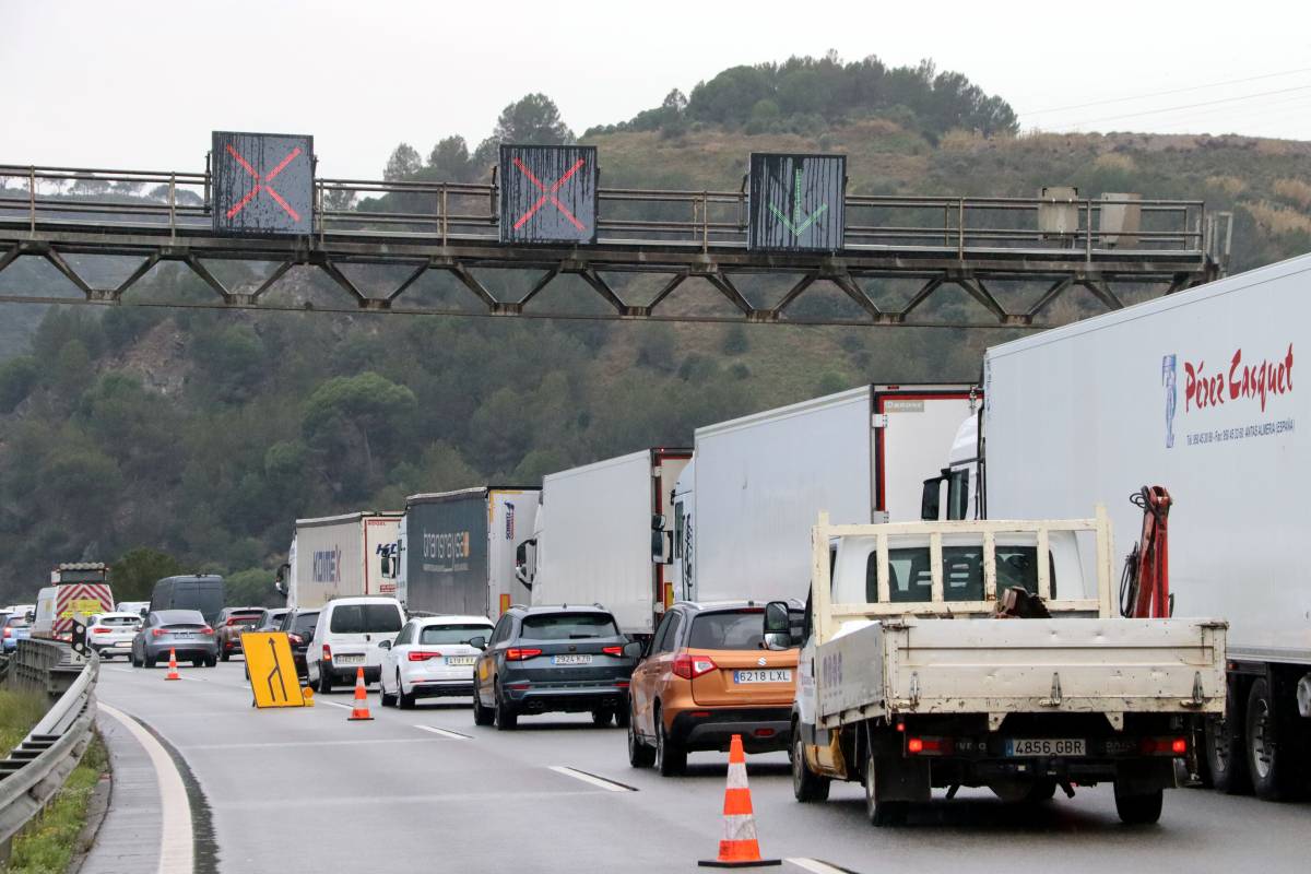 Tornen a tallar l’AP-7 en sentit sud per les obres de l’accident de Gelida