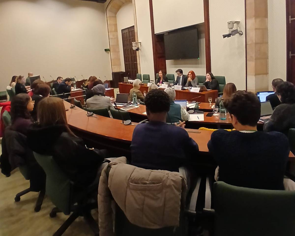 Alumnes del Feixes fan història al Parlament amb la reivindicació del seu nou edifici