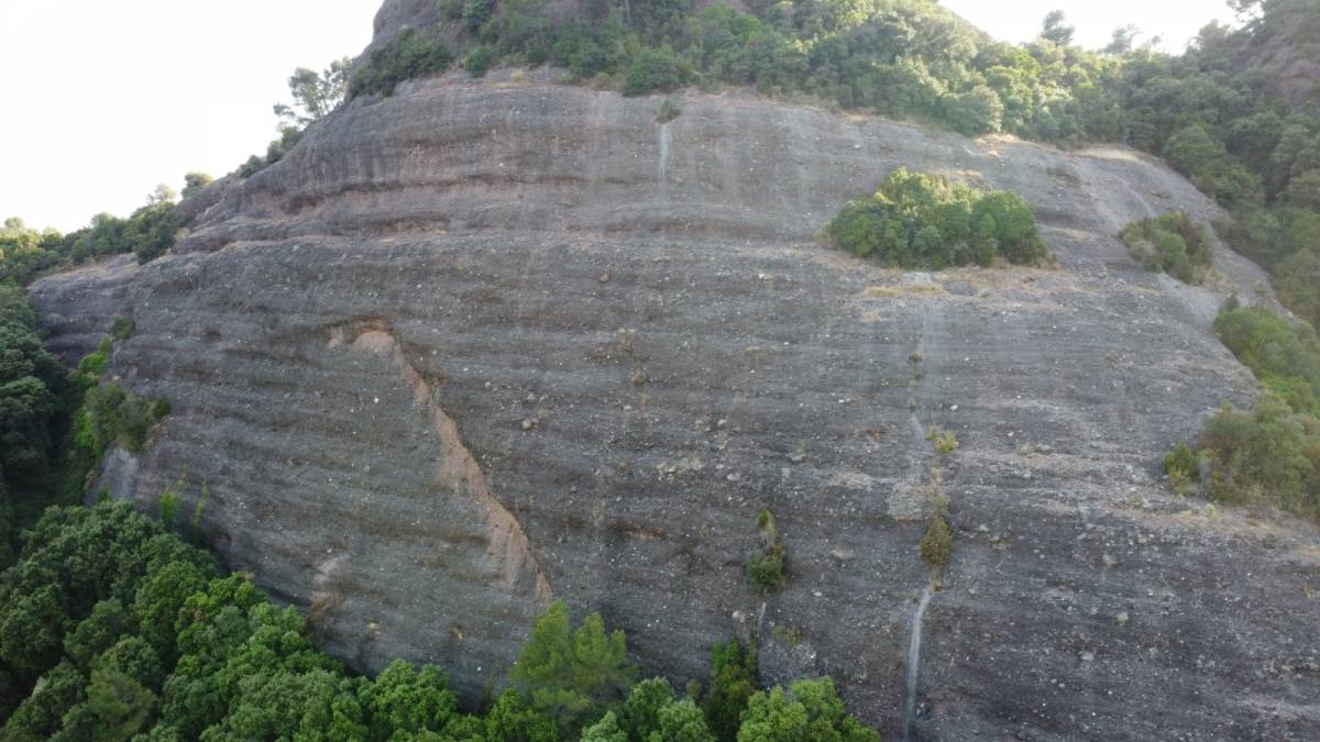 Obren la via del Bosch Perdut a la Mola: "Ningú l'havia pujat abans"