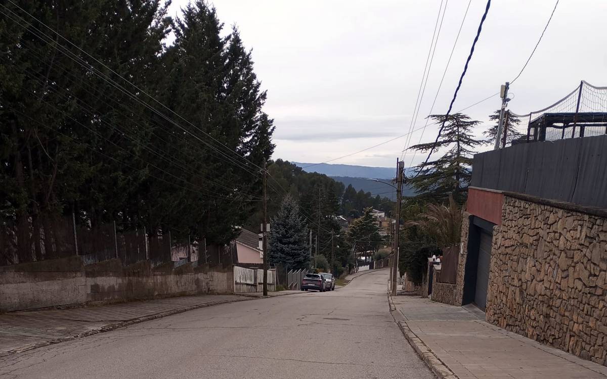 Investiguen un conegut aparellador bagenc per falsificar una cèdula en la venda en frau d'un habitatge