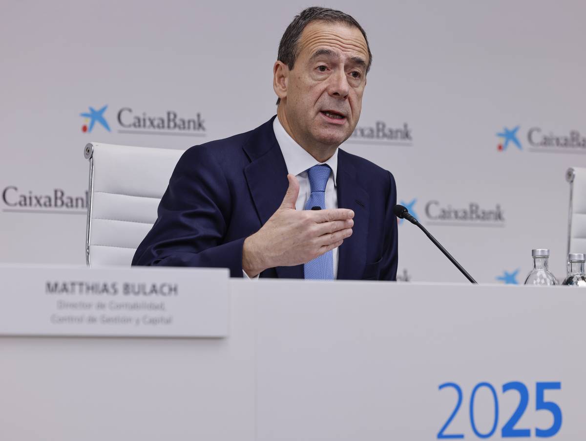 Caixabank avala la regularització d'immigrants: «Necessitem aquest mig milió de persones»