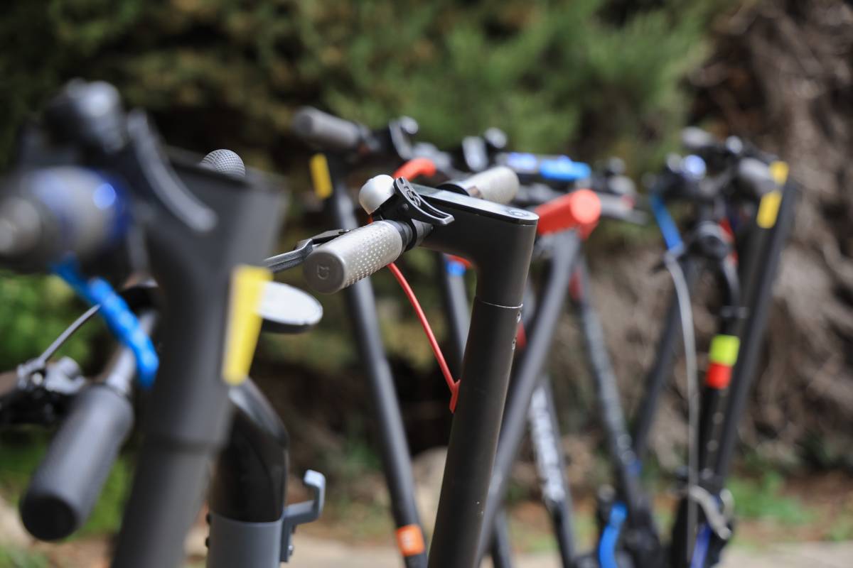 Patinets elèctrics aparcats